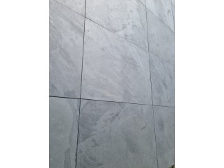 Brazilian Black Amazonia — Intensyviai juodas braziliškas skalūnas fasadams