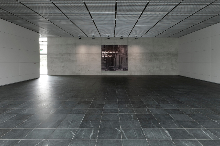 Teroro topografijos muziejus Berlyne – 5370 m² SSQ Riverstone architektūrinis akmuo Brushed Antique apdaila