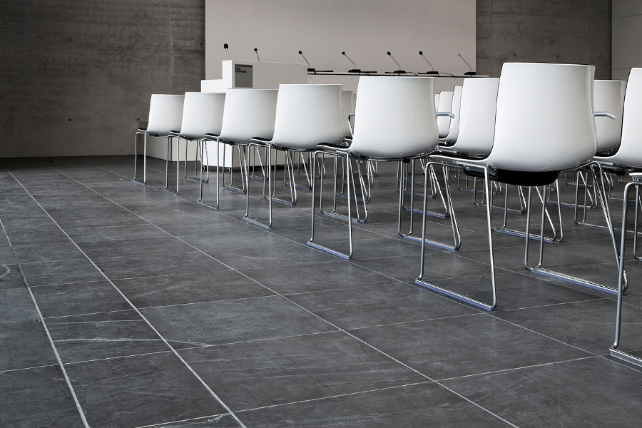 Berlyno muziejus – Riverstone akmens grindys 49,6×49,6 cm formatų kvadratais