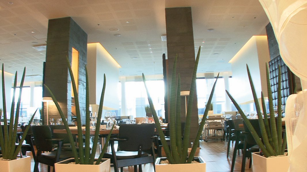 Hilton Hotel Helsinki – Riverstone akmens apdaila registratūros ir Bar Gui zonose