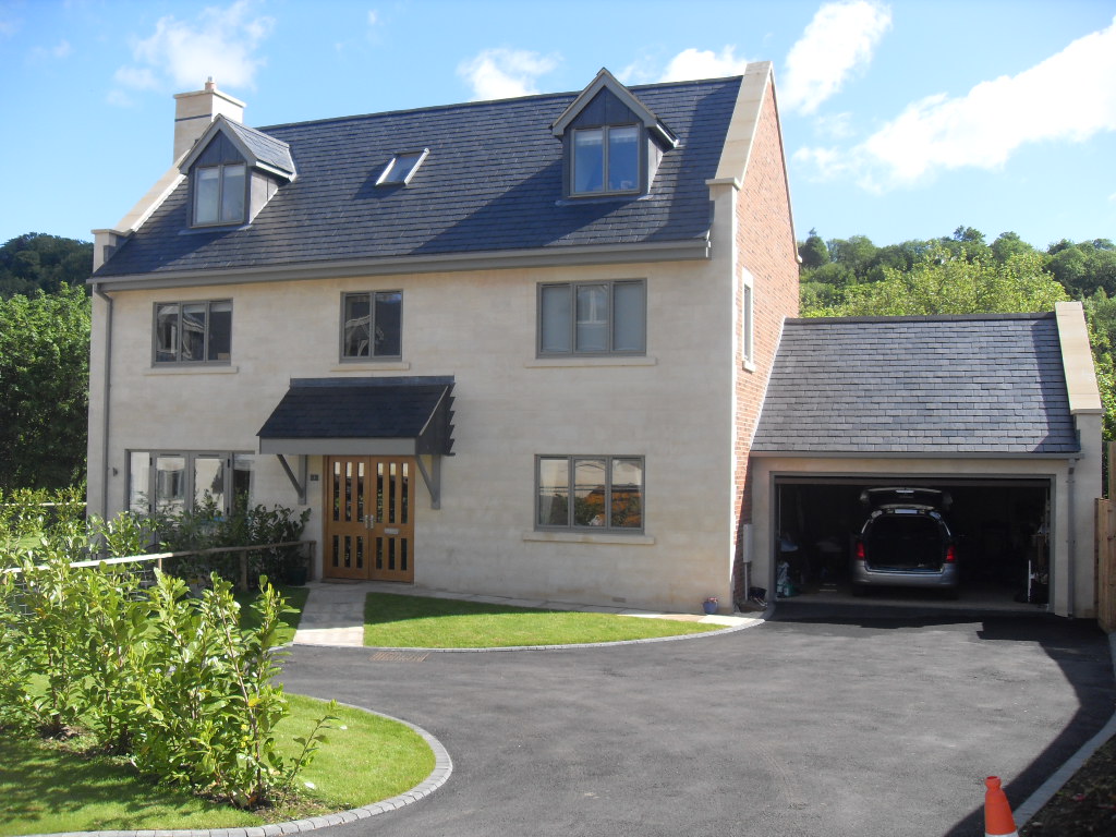 Gyvenamasis namas Glosteršyre – SSQ Domiz First grade melsva-pilkos spalvos skalūno stogas