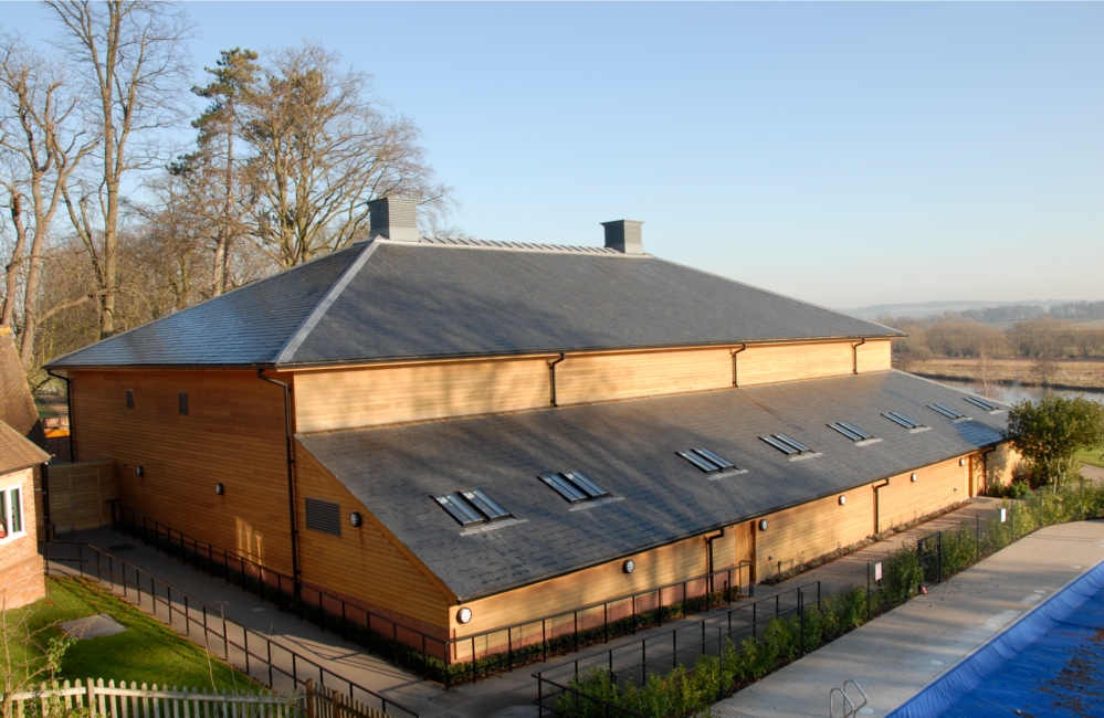Moulsford mokykla – Domiz skalūno stogo šlaitas ir kraigo linija