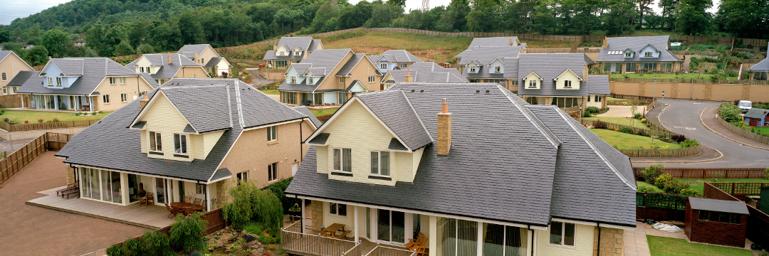 Coopersknowe gyvenamieji namai – Matacouta skalūno stogo vaizdas iš kiemo pusės