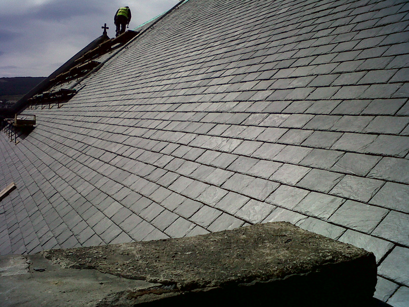 Muckairn pilies stogas – Matacouta melsva-juoda skalūno plytelių detalė