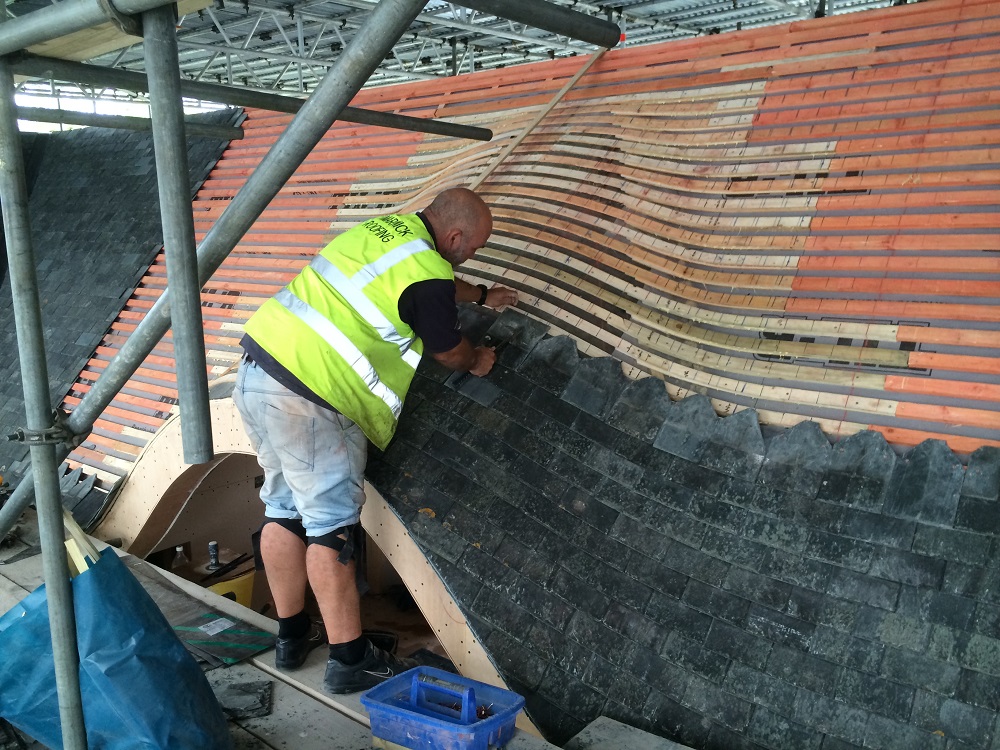 Falmouth rekonstrukcija – skalūno stogo nuolydis ir kraigo linija