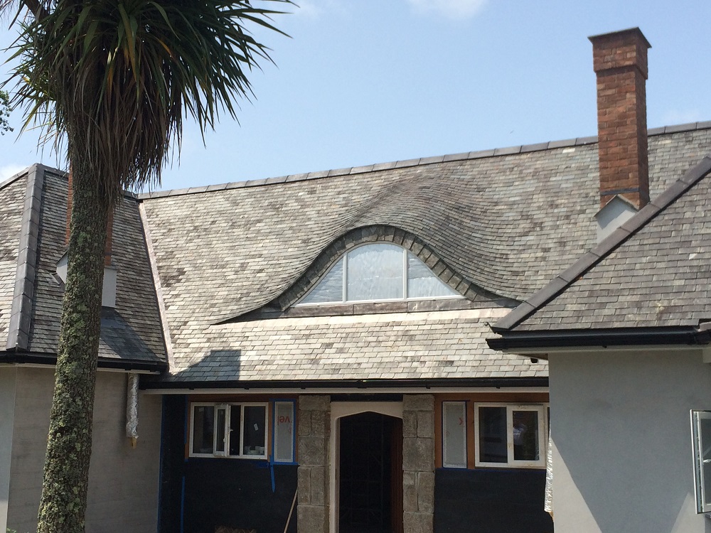 Falmouth namas – Riverstone skalūno stogas su šlaitais