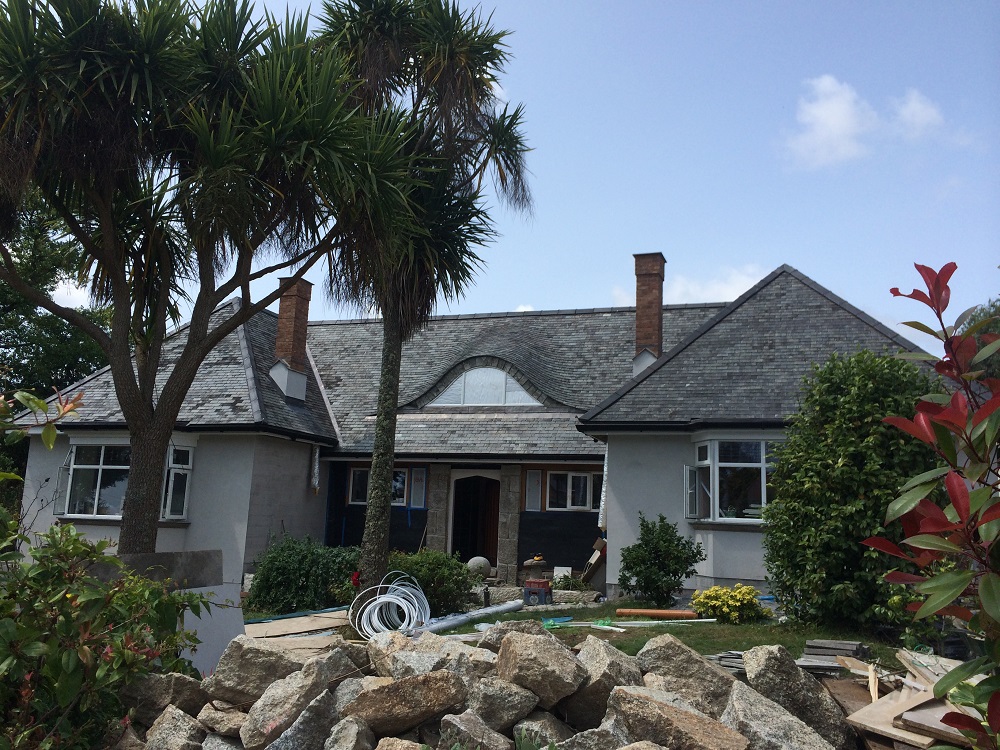 Falmouth namas – baigtinis skalūno stogo vaizdas iš šono