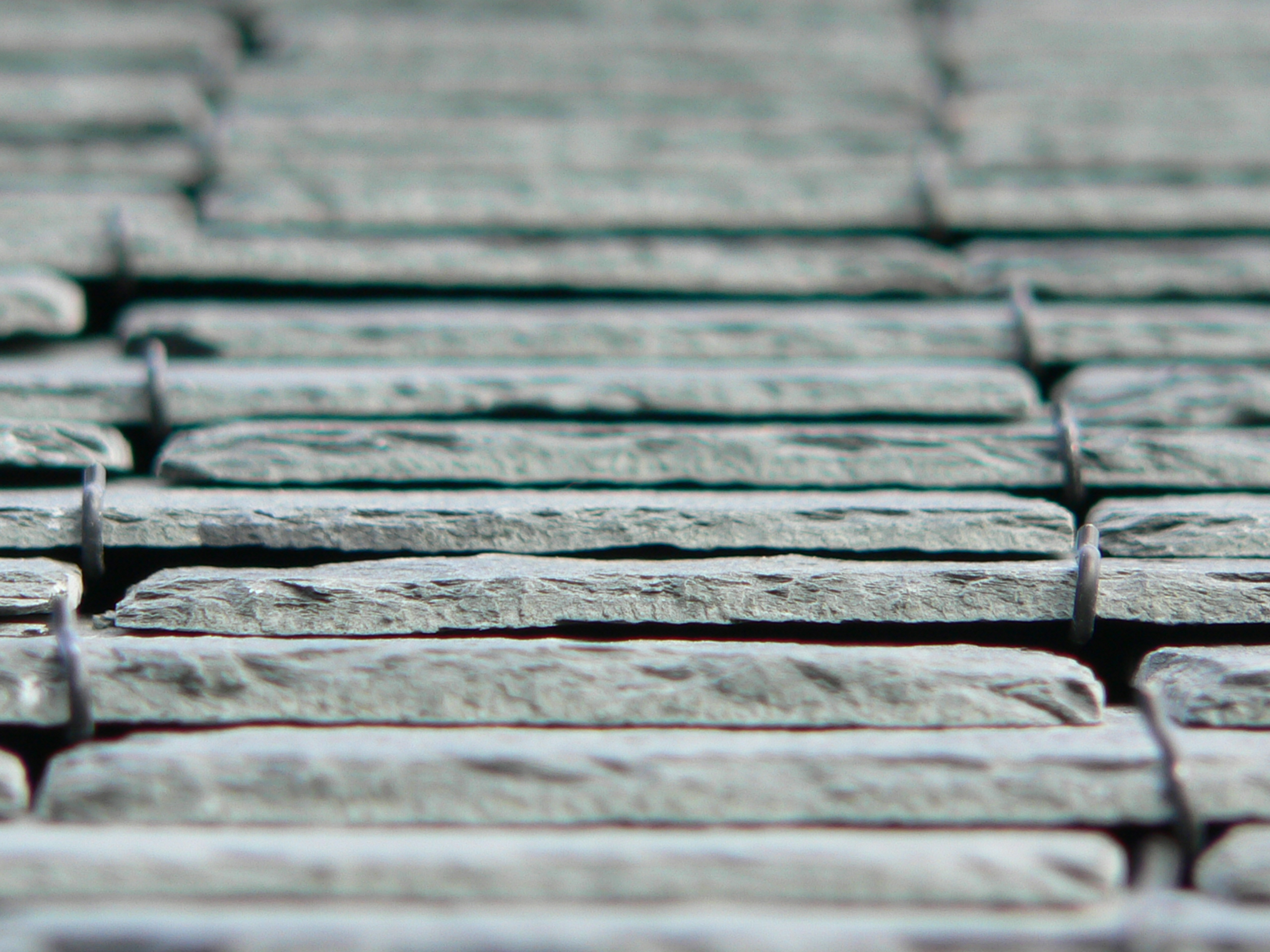 Woodside Green krikščionių centras – baigtinis pastato vaizdas su skalūno stogu