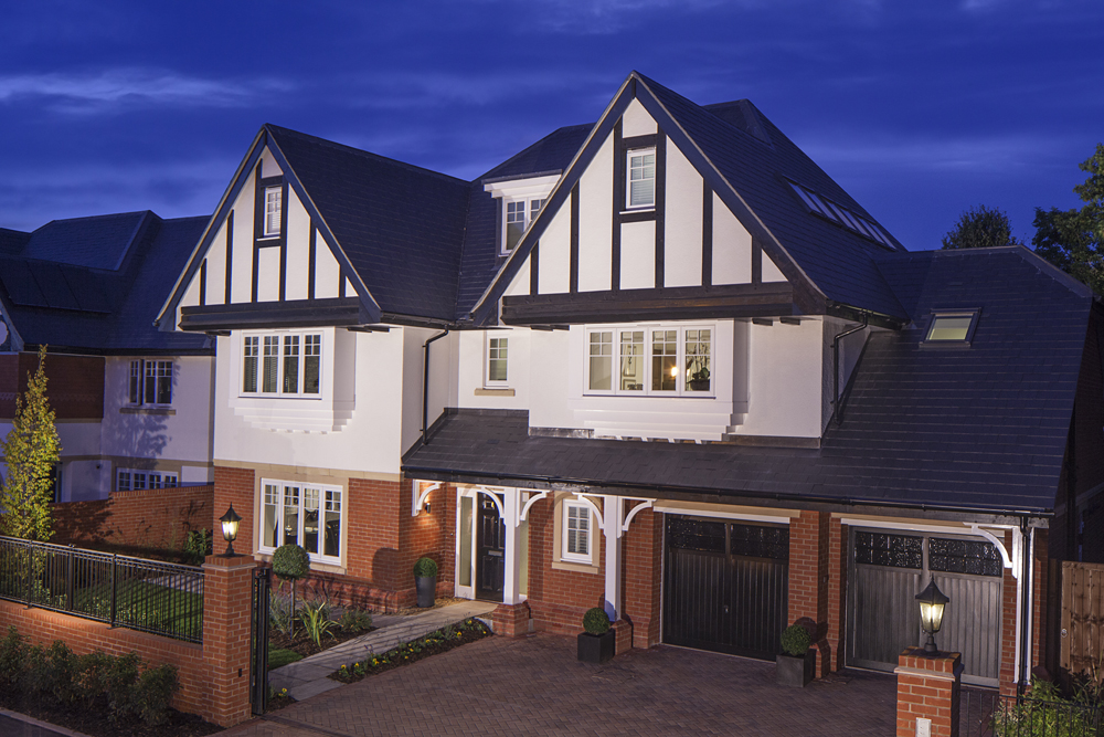 Prabangios vilos Egerton Park, Bushey – SSQ Sarria Ultra grade tamsiai melsvas skalūno stogas