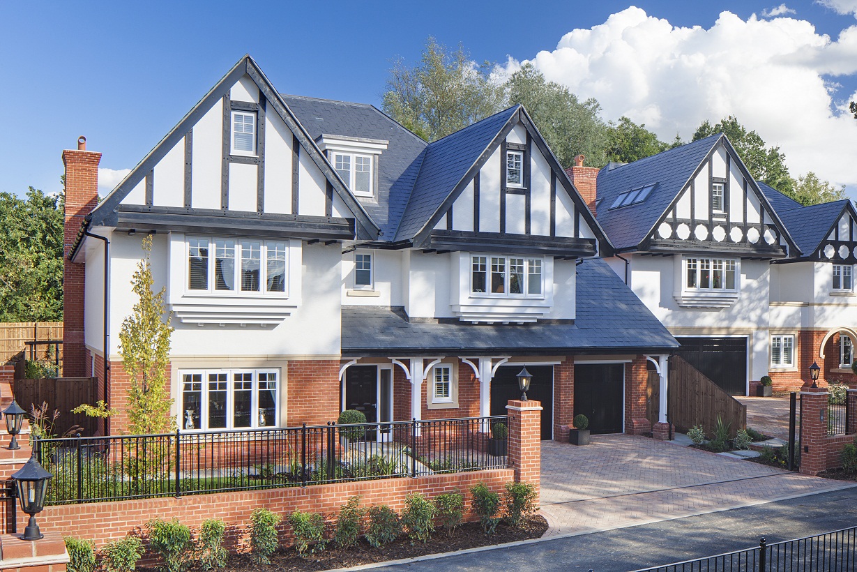 Egerton Park gyvenamasis projektas – Sarria skalūno stogo vaizdas iš kiemo